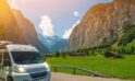 Kamper wiosną – dlaczego warto, gdzie pojechać i na co uważać?