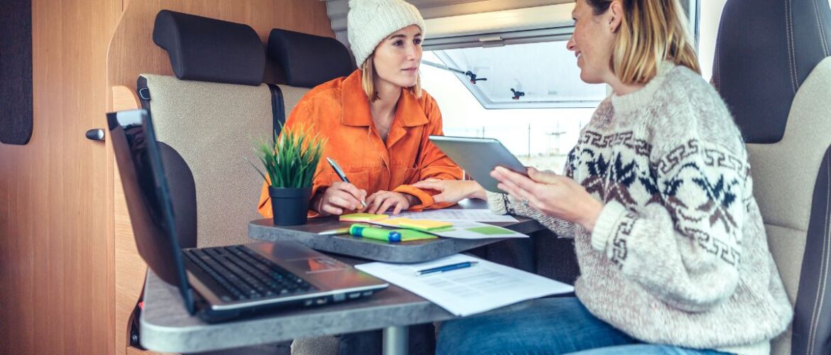 Aplikacje dla kamperowiczów – co zainstalować przed pierwszym wyjazdem?